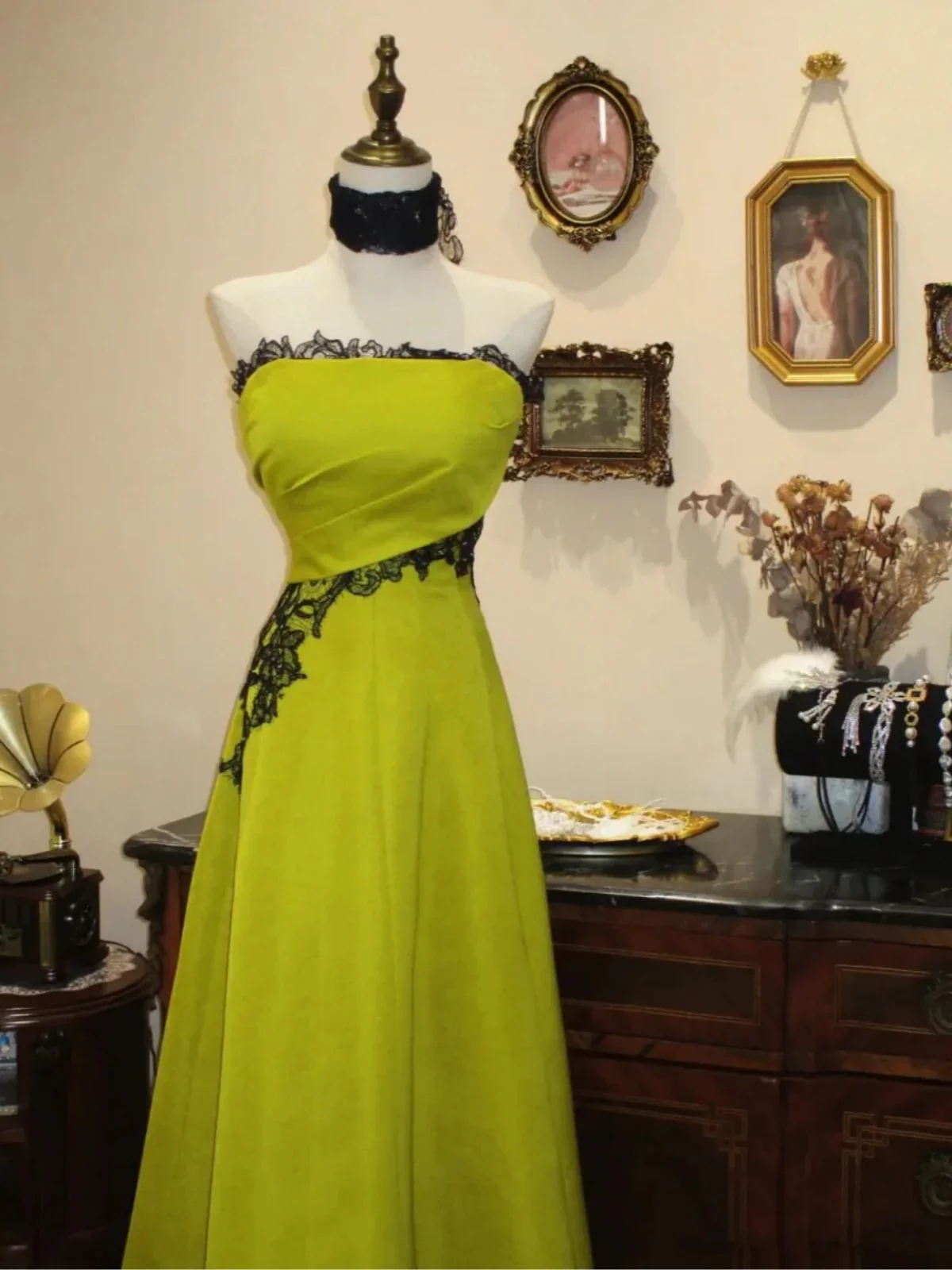 A-Line Green Evening Gown with Black Lace Appliqué, Strapless Floor-Length Prom Dress  fg8723 - Image 2